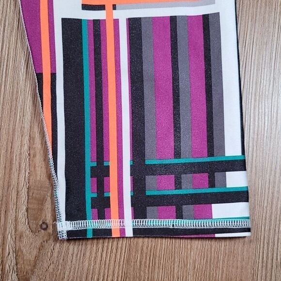 🔺️Fabletics Multicolored "Salar" Powerhold Crop Athletic Pants Small - Picture 7 of 12